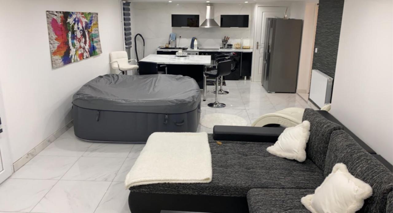 Love Room Живор Экстерьер фото