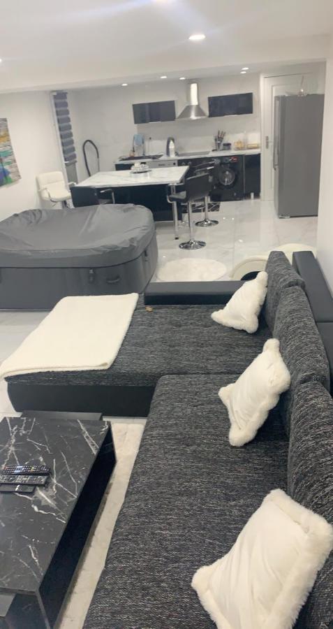 Love Room Живор Экстерьер фото