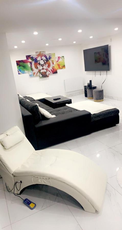 Love Room Живор Экстерьер фото