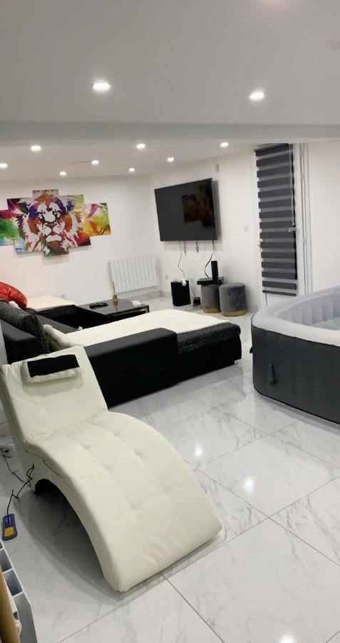 Love Room Живор Экстерьер фото
